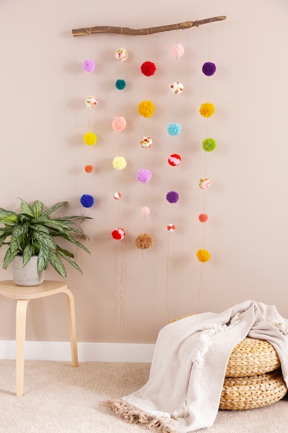 Foto grátis pompons decorativos usados para decorações ao redor da casa