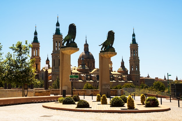 Foto grátis ponte de leões em zaragoza