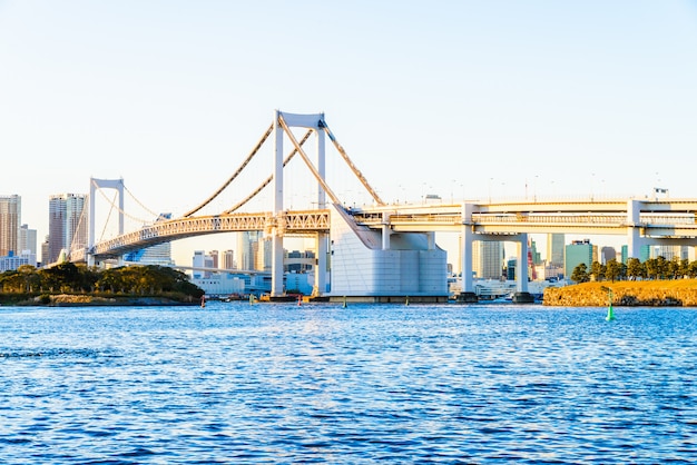 Ponte do arco-íris na cidade de Tóquio no Japão