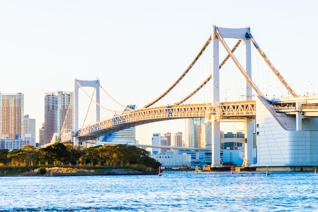 Ponte do arco-íris na cidade de Tóquio no Japão