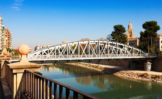 Ponte sobre Segura chamada Nuevo Puente em Múrcia