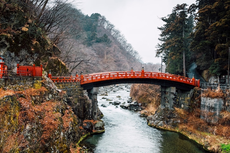 Foto grátis ponte vermelha de património no japão