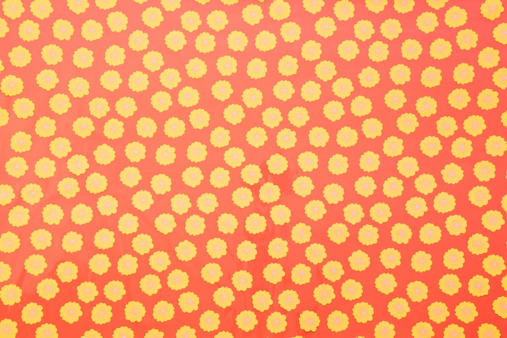 Foto grátis pontos amarelos no fundo vermelho
