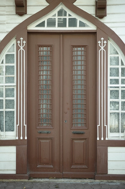 Foto grátis porta de madeira marrom