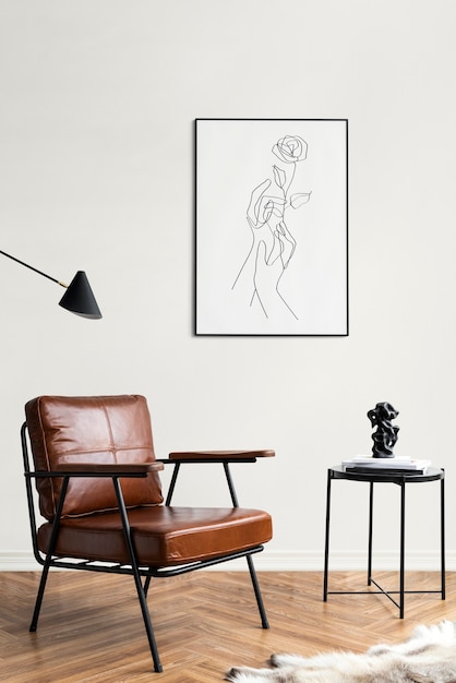 Porta-retrato com arte de linha em uma mesa de centro de leitura em uma sala de estar