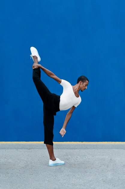 Pose de dança transgênero completa