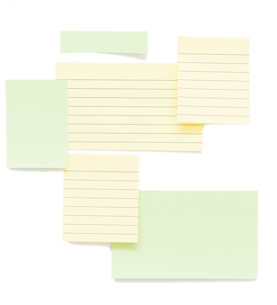 Post-it papéis isolados sobre o fundo