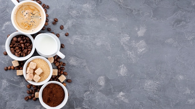 Postura plana de café com espaço de cópia