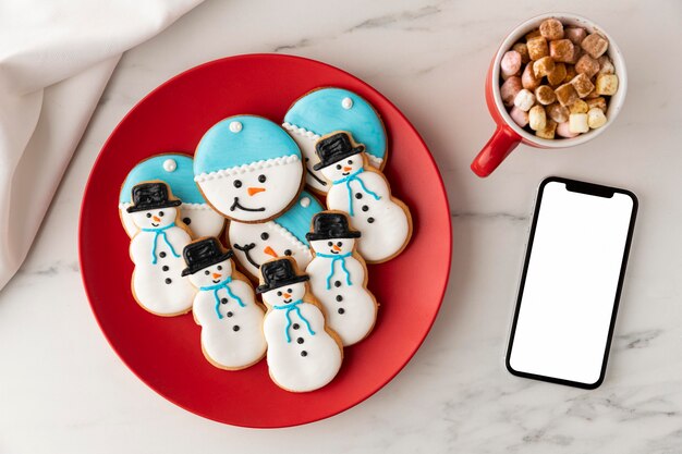 Postura plana de cookies no conceito de forma de boneco de neve