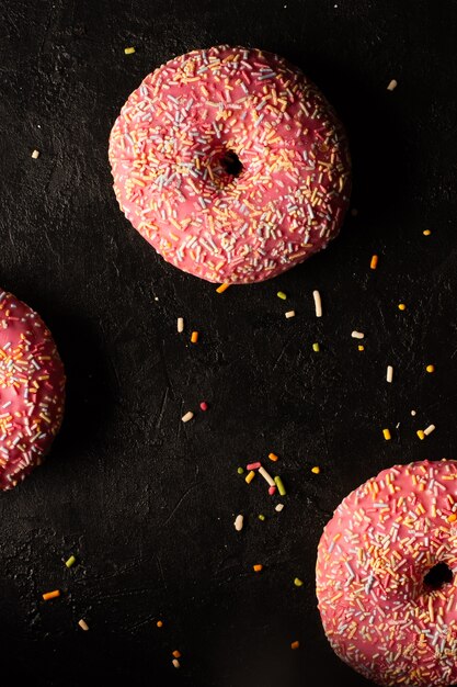 Postura plana de rosquinhas com vidros e granulado