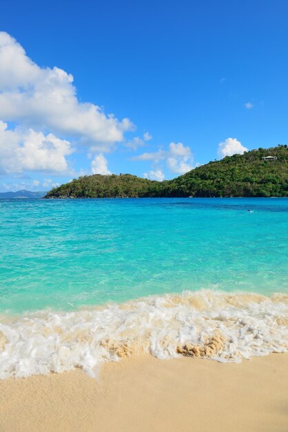 Praia colorida em St John, Virgin Island.