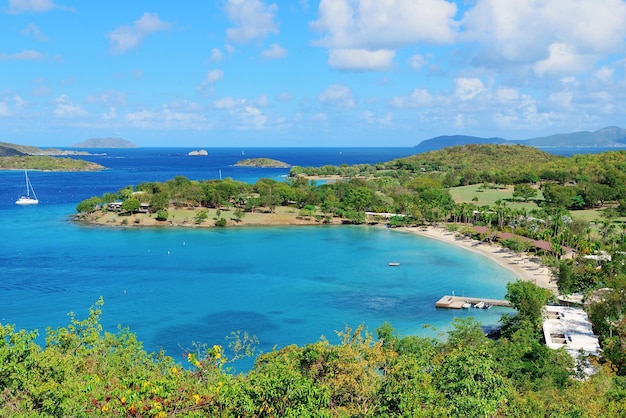 Praia colorida em St John, Virgin Island.