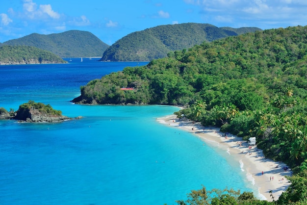 Praia colorida em St John, Virgin Island.