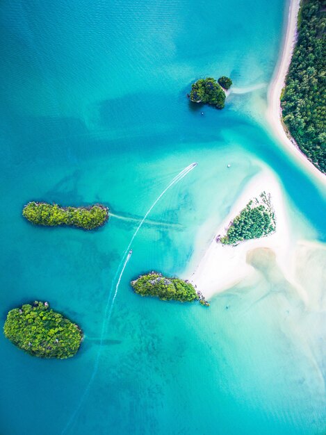 Praia de Sirithan (Sandy Island) em Ao Nang, Tailândia