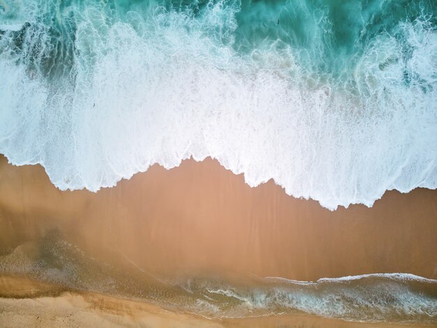 Praia do Norte e oceano na Nazaré Portugal