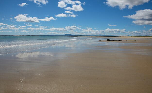 Praia em um lindo dia