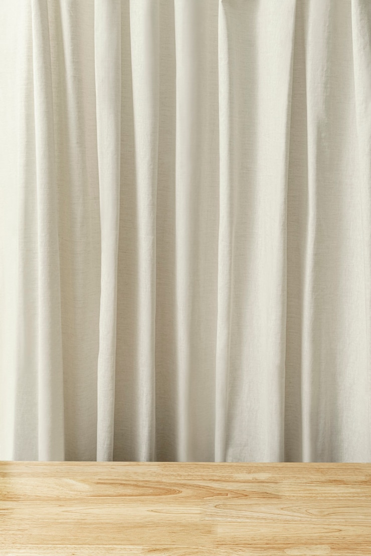 Foto grátis prateleira de pano de fundo para produtos de cortina