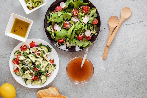 Foto grátis prato com salada e souces