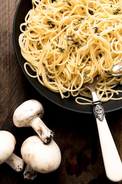 Foto grátis prato de close-up com espaguete