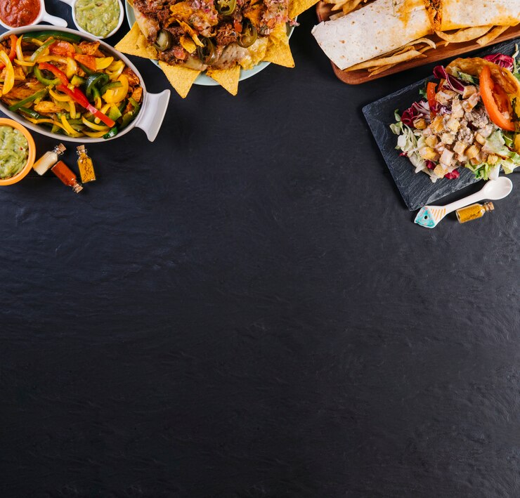 Foto grátis pratos mexicanos em fundo preto