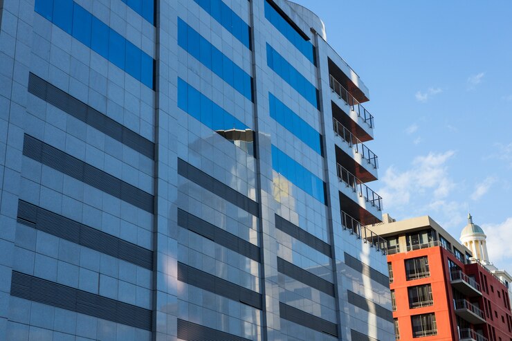 Foto grátis prédios comerciais com arquitetura moderna