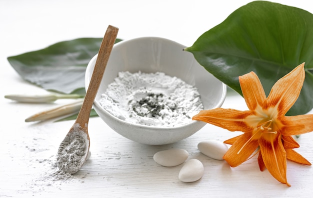 Foto grátis preparação de uma máscara cosmética a partir de ingredientes naturais, cuidados com a pele facial em casa.