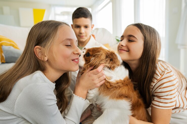 Foto grátis primos passando tempo juntos em casa com cachorro de estimação