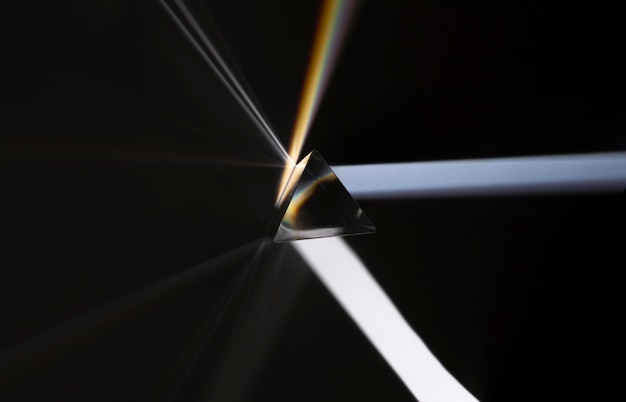 Prisma dispersando o conceito de luz