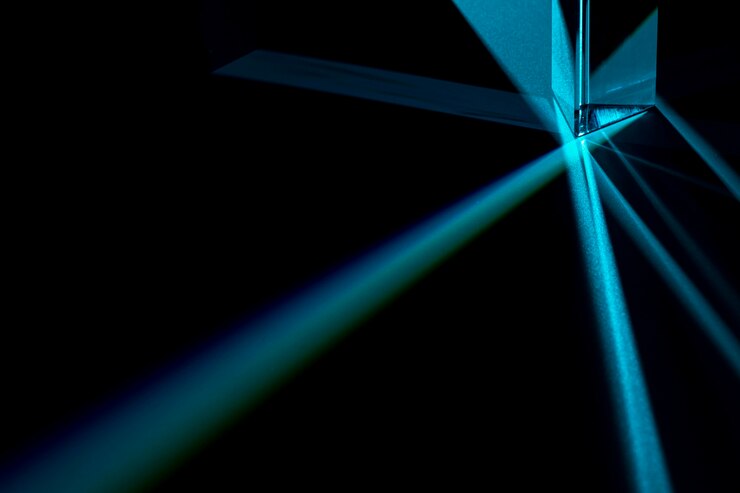 Foto grátis prisma dispersando o conceito de luz