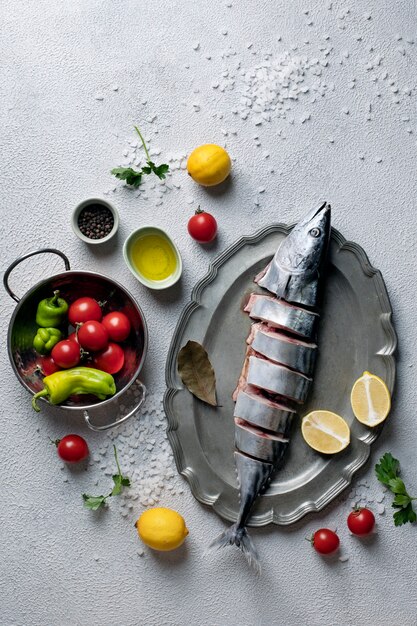 Processo de limpeza de frutos do mar na cozinha