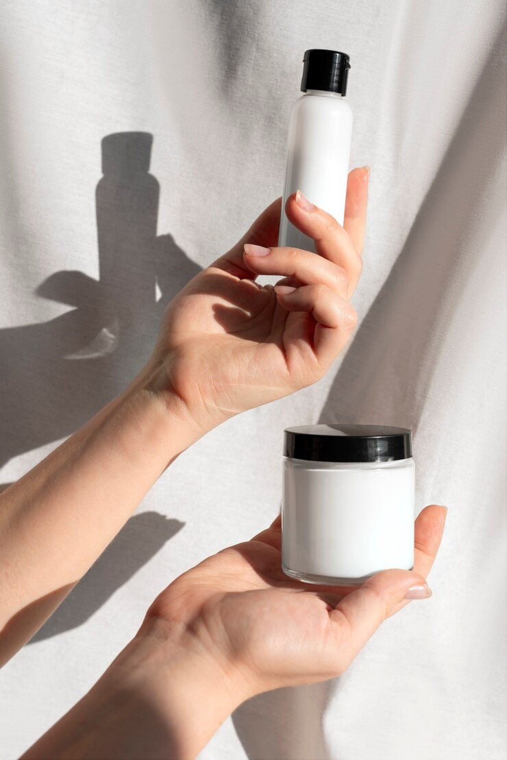Foto grátis produtos de regeneração cutânea de perto