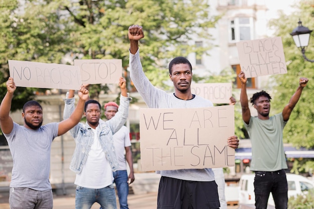 Protesto de matéria viva negra