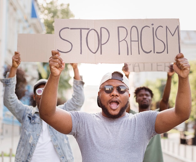 Foto grátis protesto de matéria viva negra