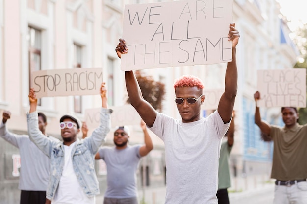 Foto grátis protesto de matéria viva negra