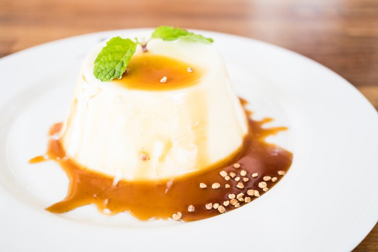 Foto grátis pudim de caramelo e sobremesa de panna cotta