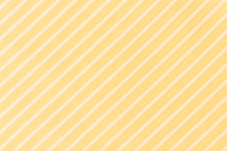 Foto grátis quadro cheio de linhas diagonais brancas em fundo amarelo
