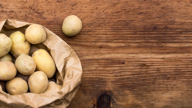 Foto grátis quadro de batatas com cópia-espaço