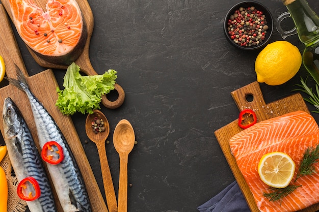 Foto grátis quadro de comida de peixe com vista superior e espaço de cópia