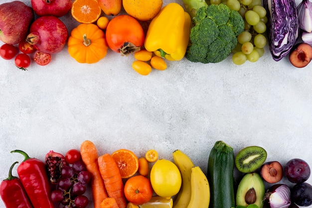 Foto grátis quadro de frutas e vegetais da vista superior