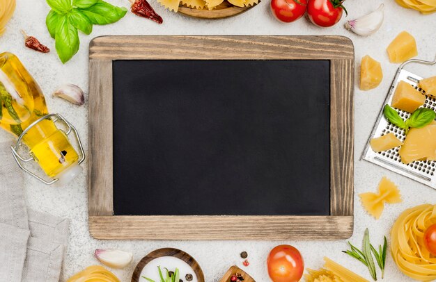 Quadro-negro e ingredientes alimentares italianos