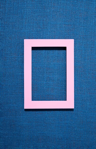 Quadro plano sobre fundo azul