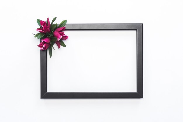 Quadro preto rosa flor branco fundo moderno