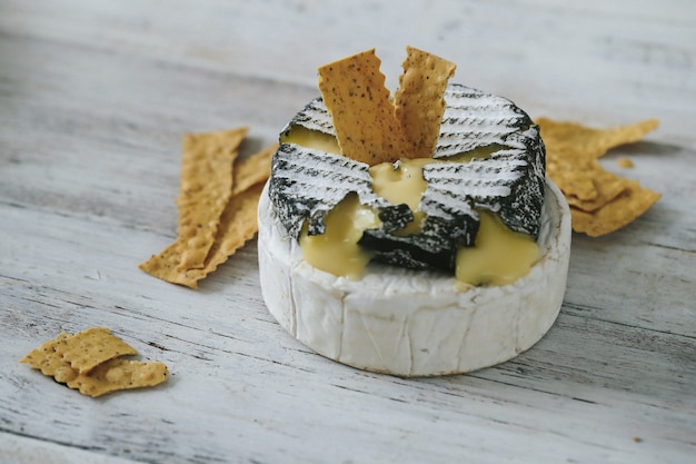 Foto grátis queijo delicioso em cima da mesa