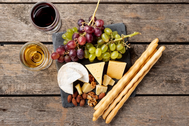 Foto grátis queijo na mesa para vinho tastery