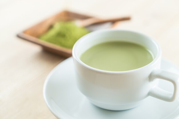 Quente matcha latte