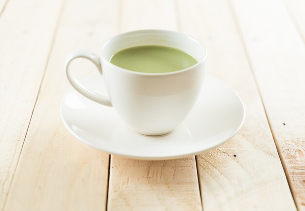 Quente matcha latte