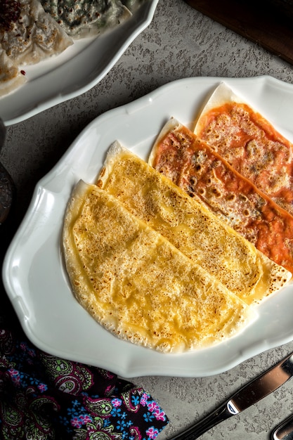 Foto grátis qutab tradicional cheio de carne e abóbora