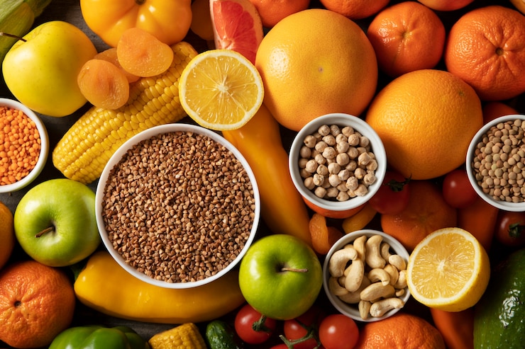 Foto grátis real arranjo de pirâmide alimentar ainda vida
