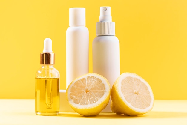 Recipientes cosméticos com limões