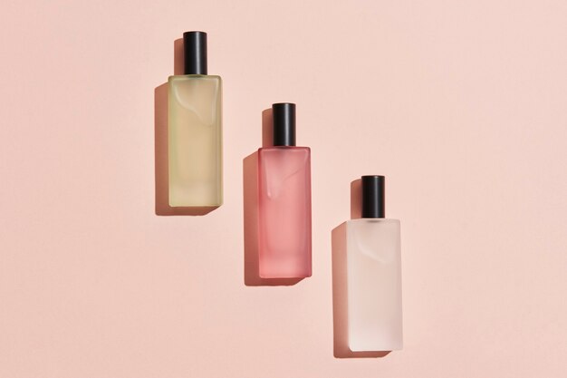Recurso de design de frasco de vidro de perfume em branco